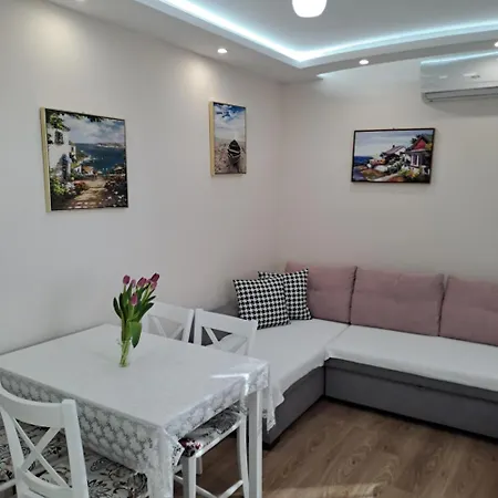 амира 3 Apartment Balchik