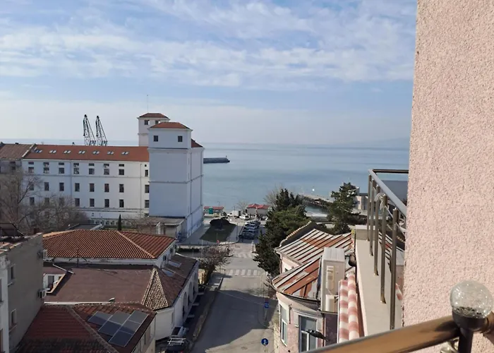 амира 3 Apartment Balchik